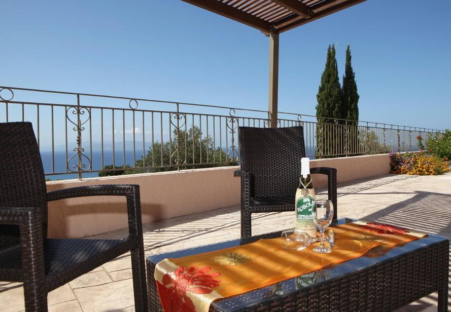 Provenzo And Meliti Villas Lourdata  Eksteriør billede